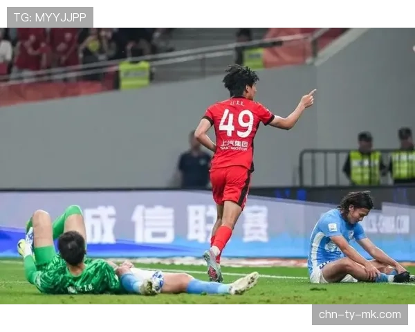 青岛西海岸3-3逼平上海海港，年轻小将李新翔传射建功助卫冕冠军抢回一分