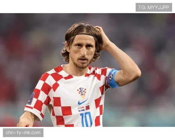 终场哨响，克罗地亚老将莫德里奇跪地掩面，法甲生涯或将落幕