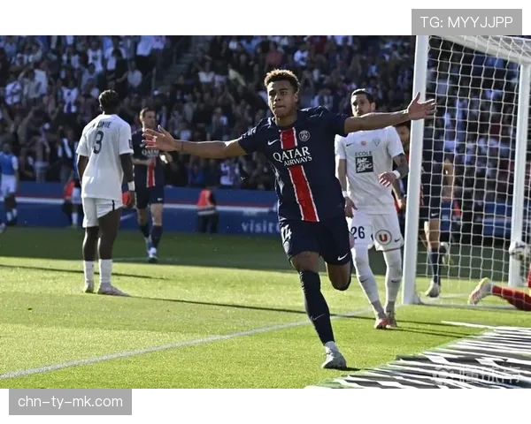 巴黎圣日耳曼从榜首滑落,朗斯49分暂居法甲第一 巴黎圣日耳曼从榜首滑落,朗斯49分暂居法甲第一